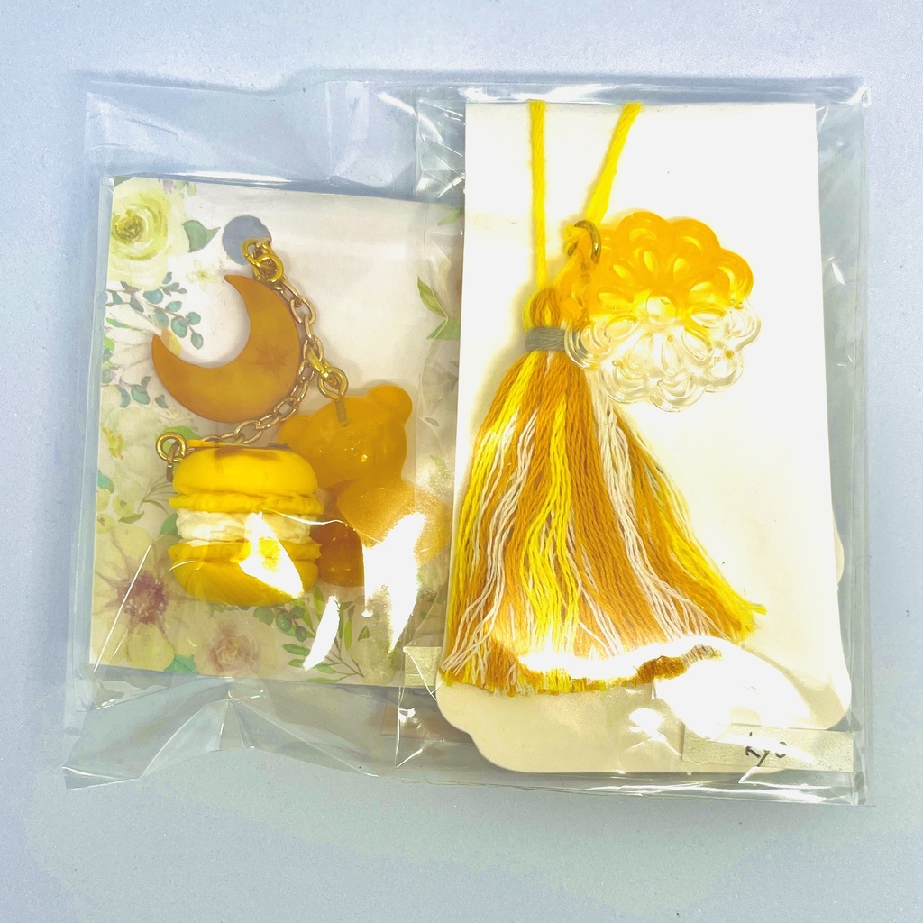 ら/u/n/e/i/モチーフ マカロンチャーム&タッセル