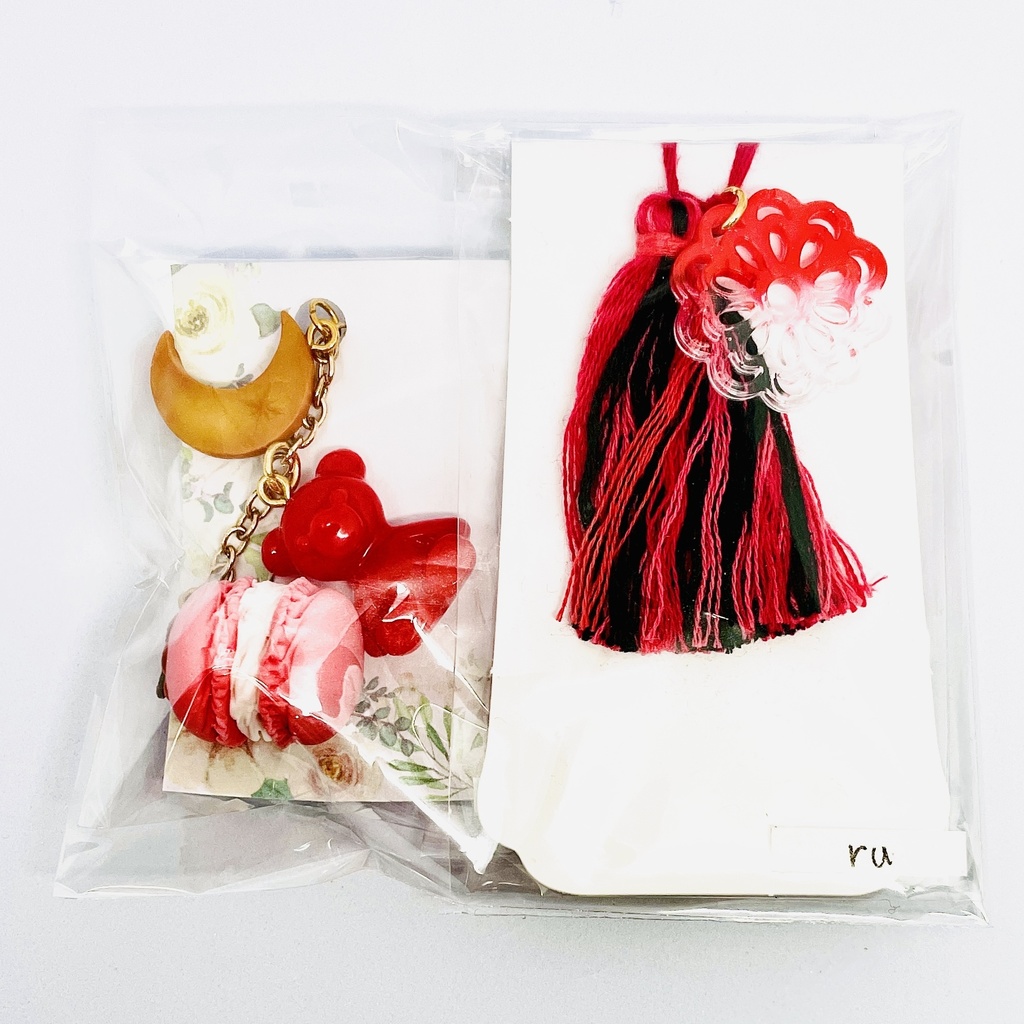 ら/u/n/e/i/モチーフ マカロンチャーム&タッセル