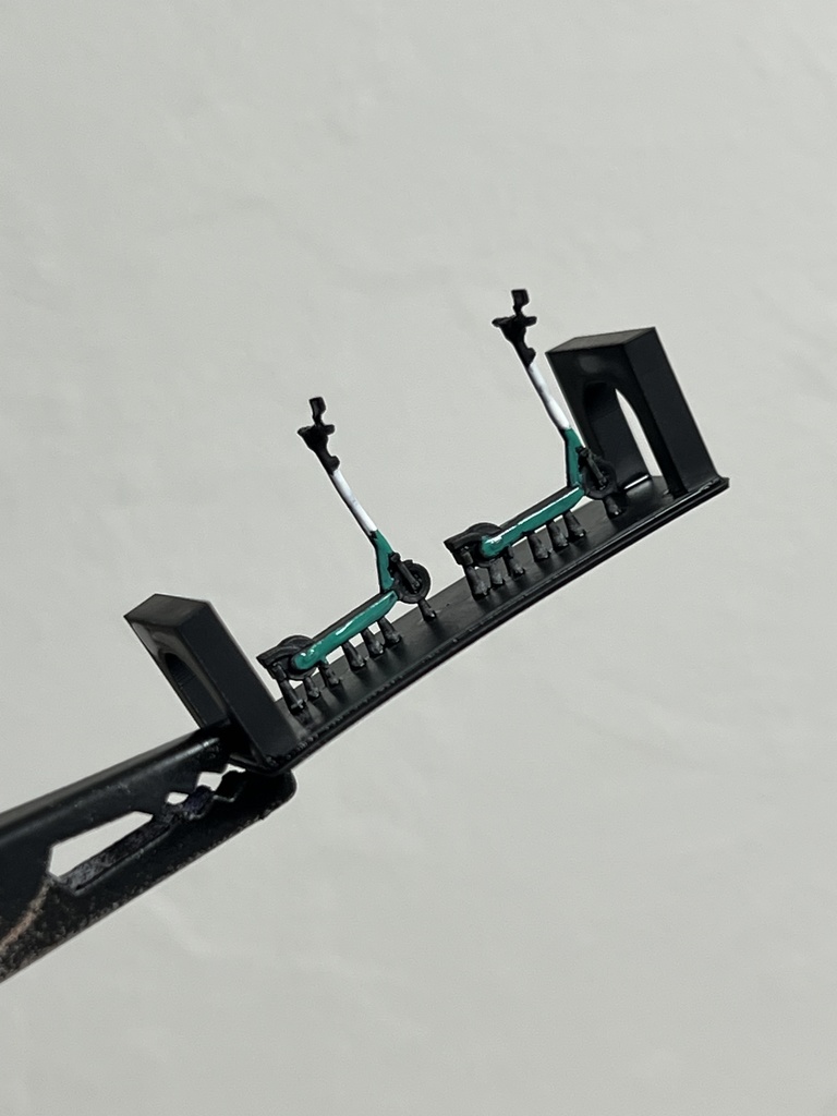 1:150 Nゲージ　電動キックボード　塗装済み2台