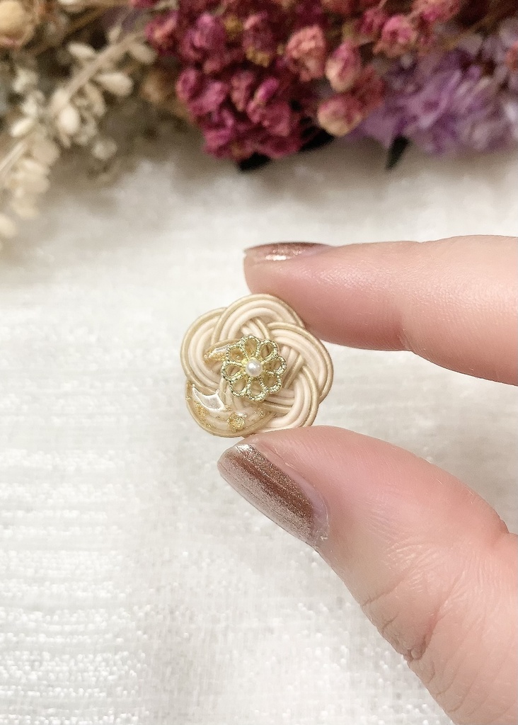 花うらないイヤリング・ピアス~ベージュ~