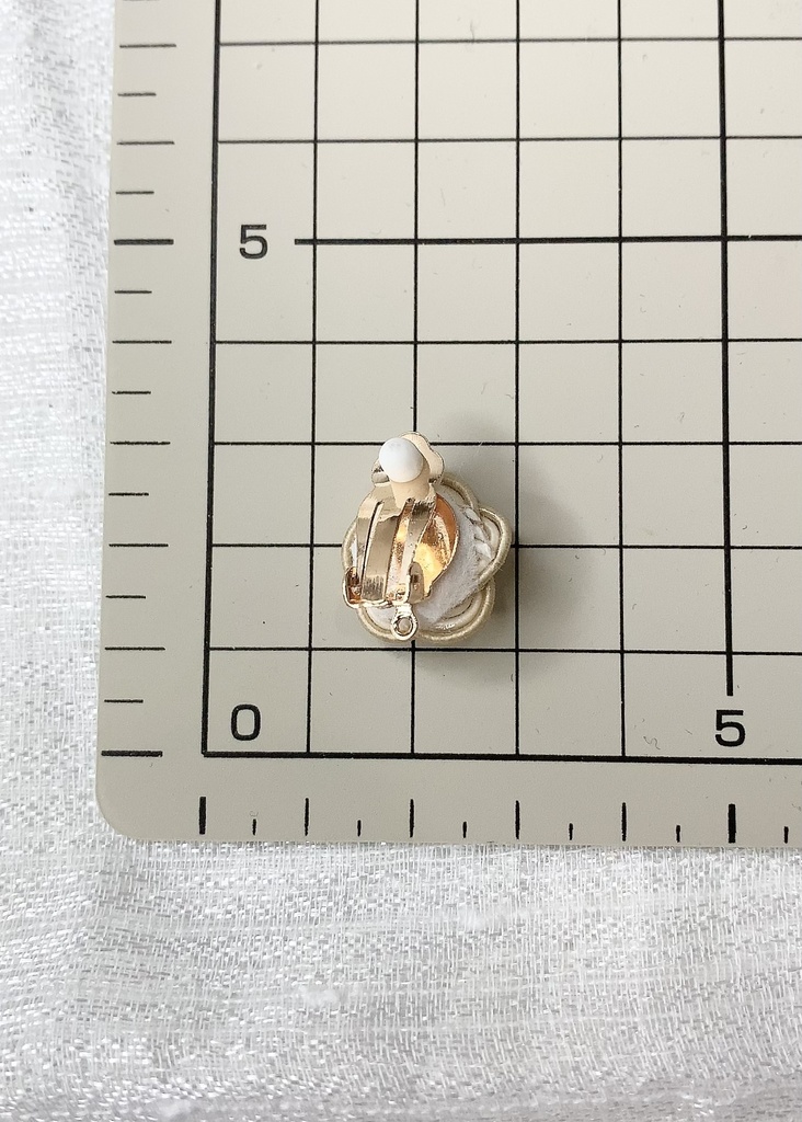 花うらないイヤリング・ピアス~ベージュ~