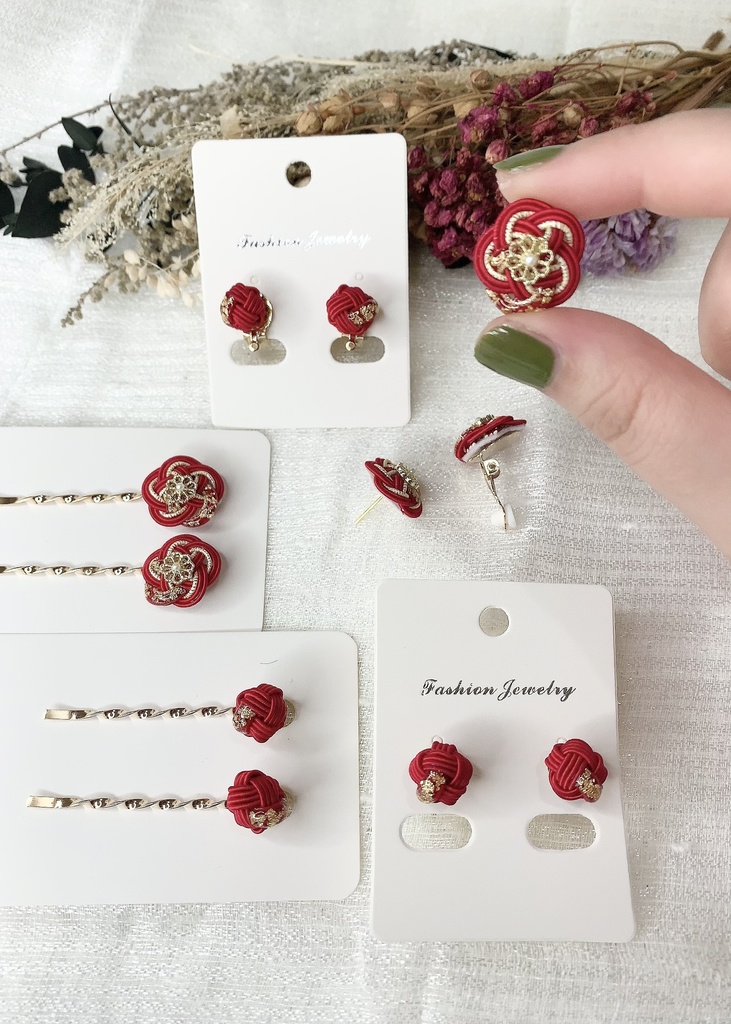 つぼみイヤリング・ピアス(レッド)