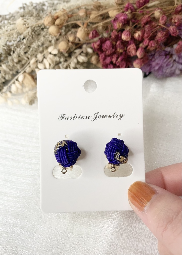 つぼみイヤリング・ピアス（青紫）