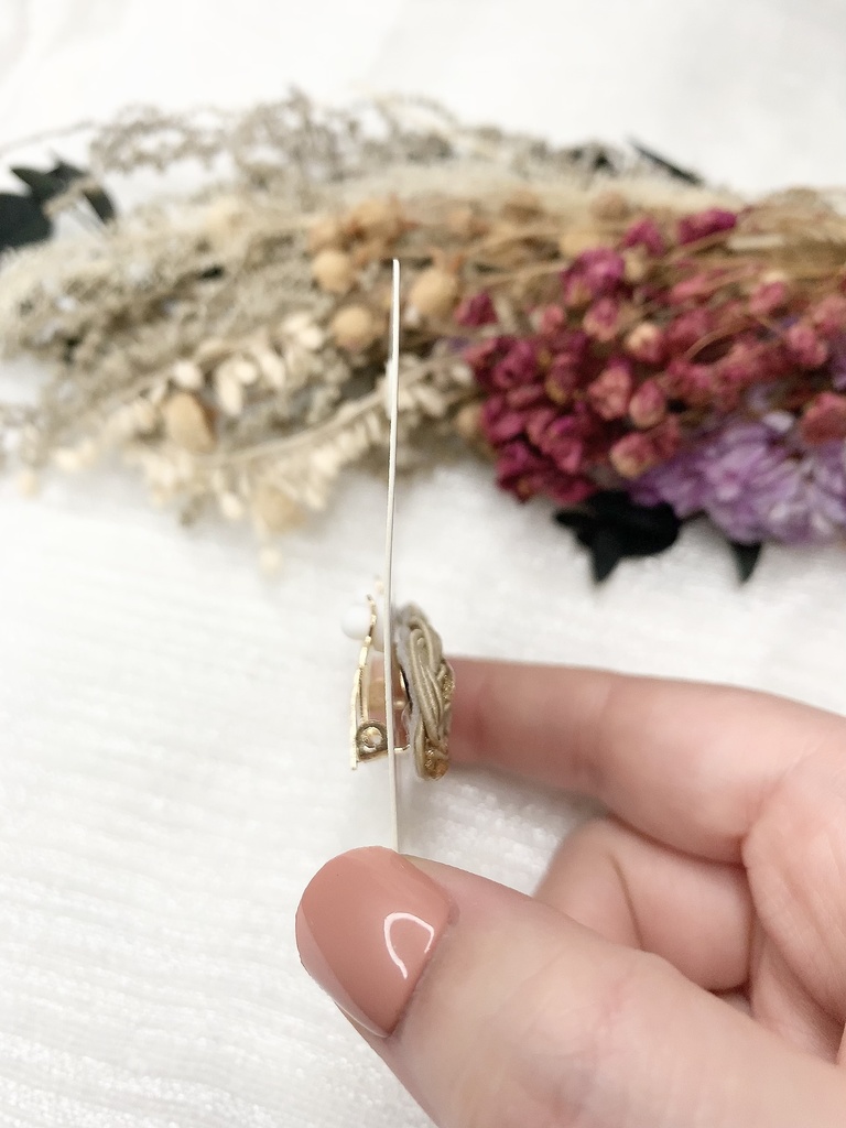 花うらないイヤリング・ピアス(カジュアルベージュ)