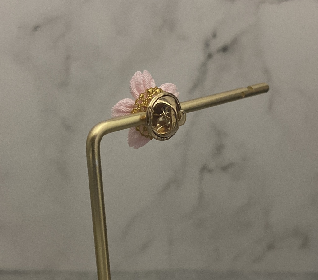 《新作 受注制作》つまみ細工 桜のシンプルタックピン *入学式 *卒業式 *推し活*推しカラー*プチギフト*普段使い*母の日プレゼント*男性にも