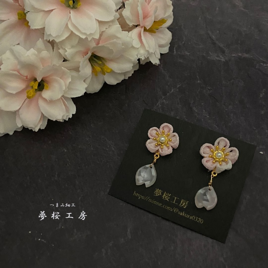 «新作 »つまみ細工 丸つまみイヤリング  *Earrings * cherryblossom *Pierced earrings  * Japanese Traditional Crafts *
