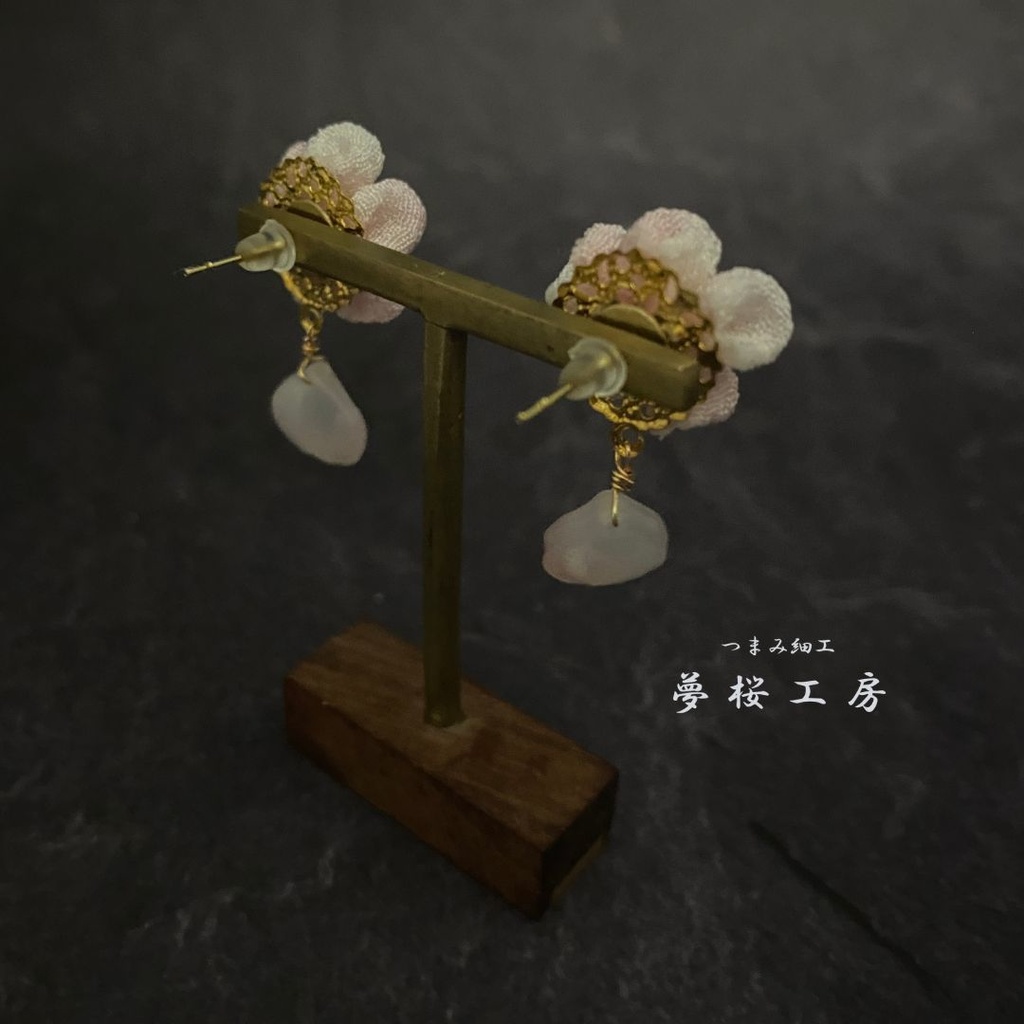 «新作 »つまみ細工 丸つまみイヤリング  *Earrings * cherryblossom *Pierced earrings  * Japanese Traditional Crafts *