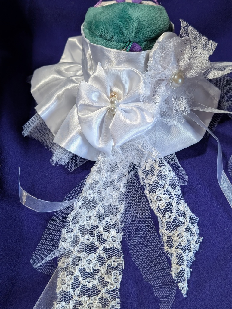 俵型マスコットのウエディングドレス