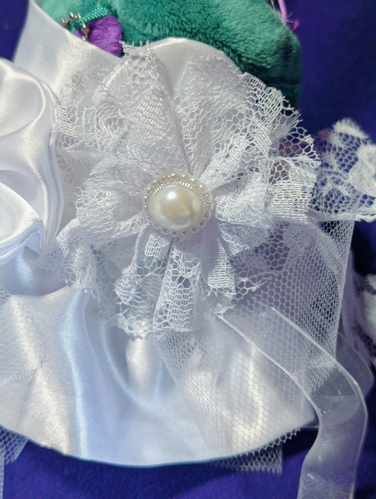 俵型マスコットのウエディングドレス