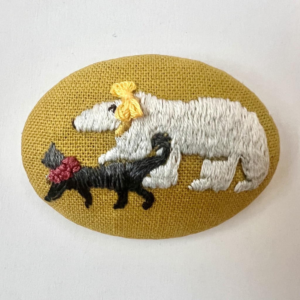 しろくまねこブローチ