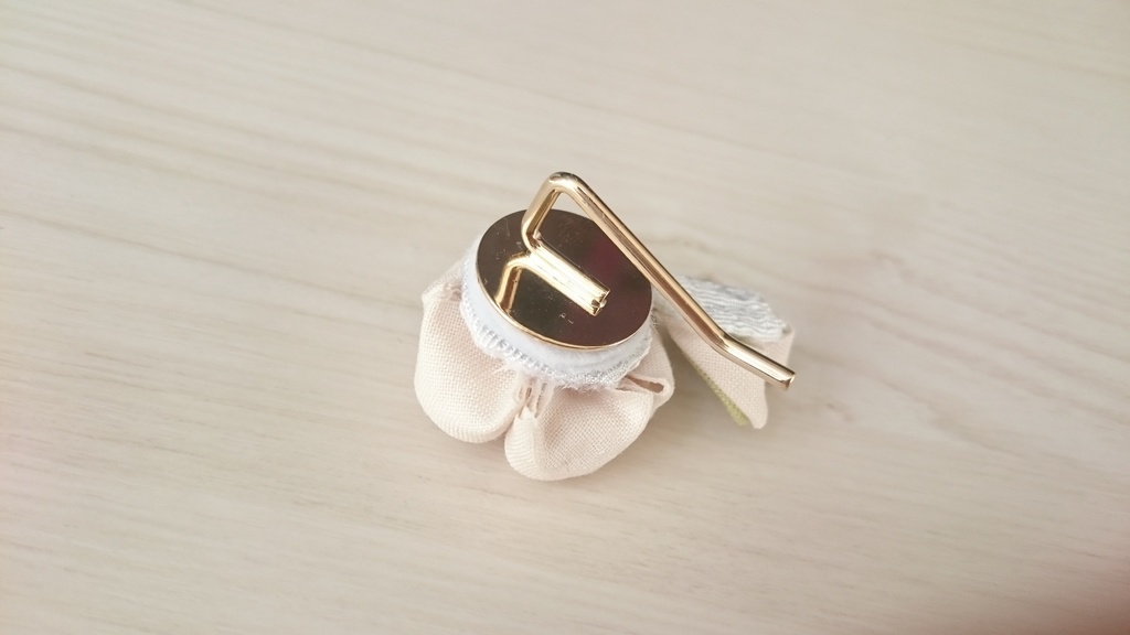 梅のポニーフック【アイボリー色】