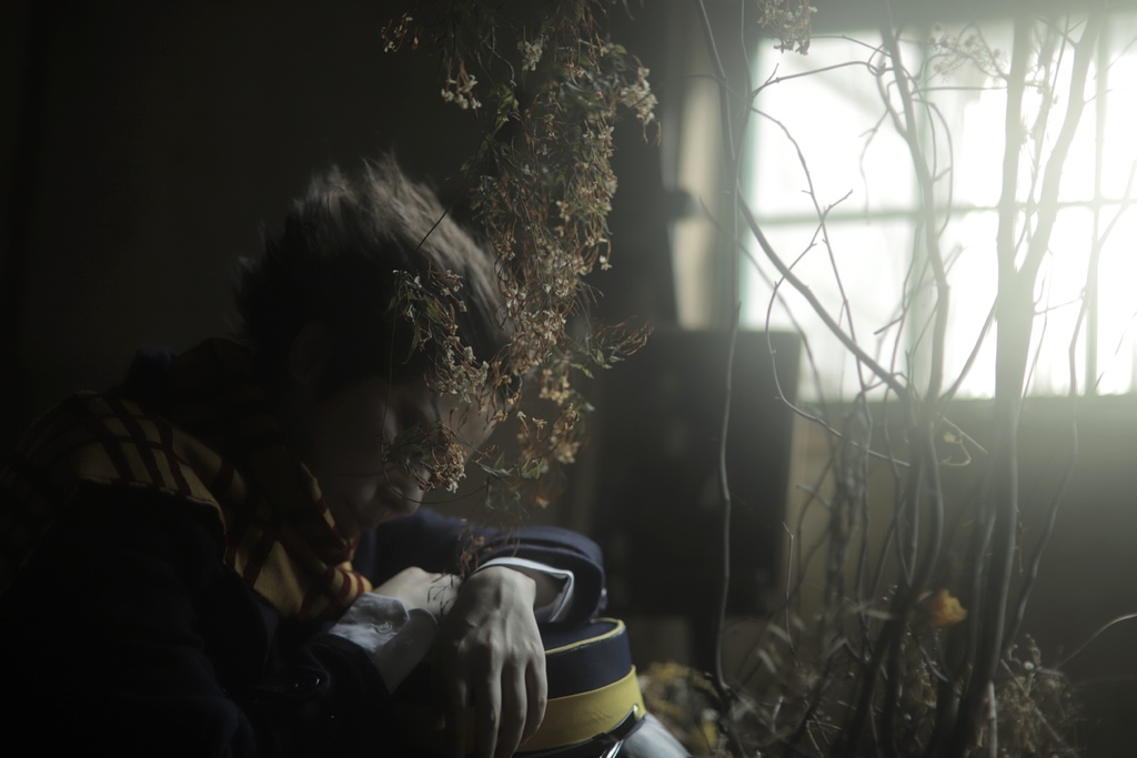 《Behind Solitude》