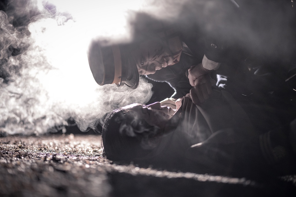 《Behind Solitude》