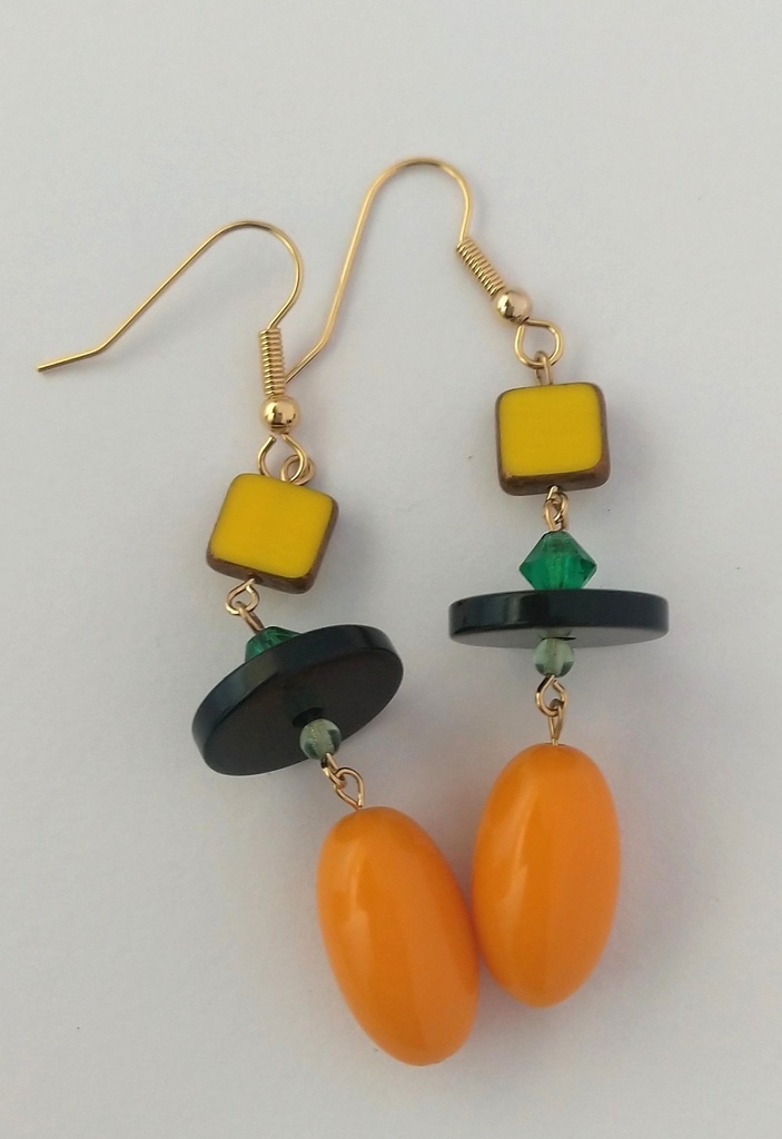 侑日カラーピアスQ