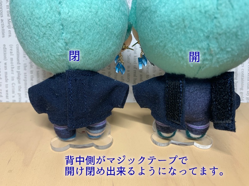 ネックレス付きネイビーTシャツ