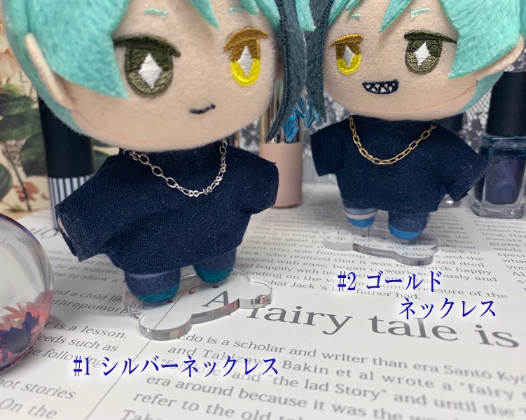 ネックレス付きネイビーTシャツ