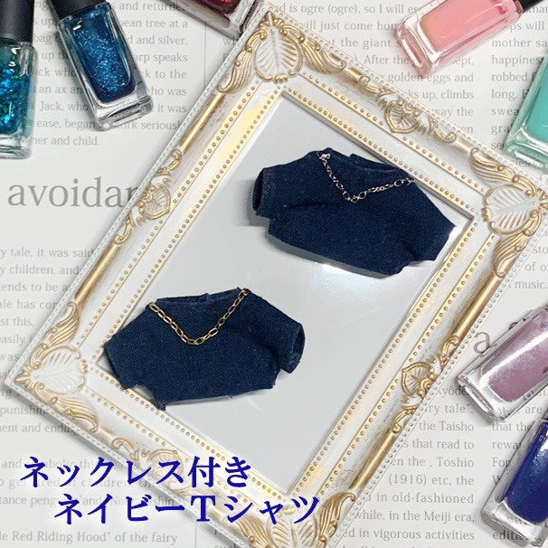 ネックレス付きネイビーTシャツ