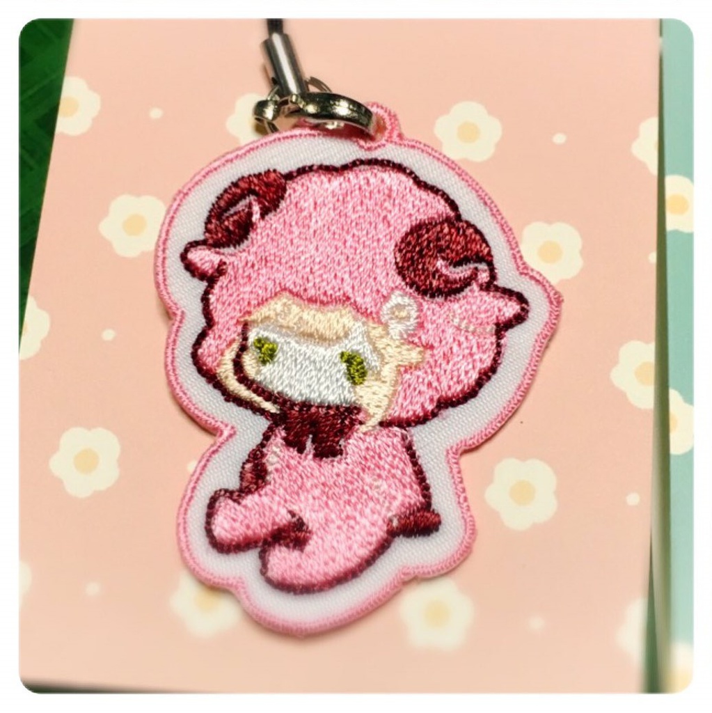 かなでひつじ刺繍ストラップ