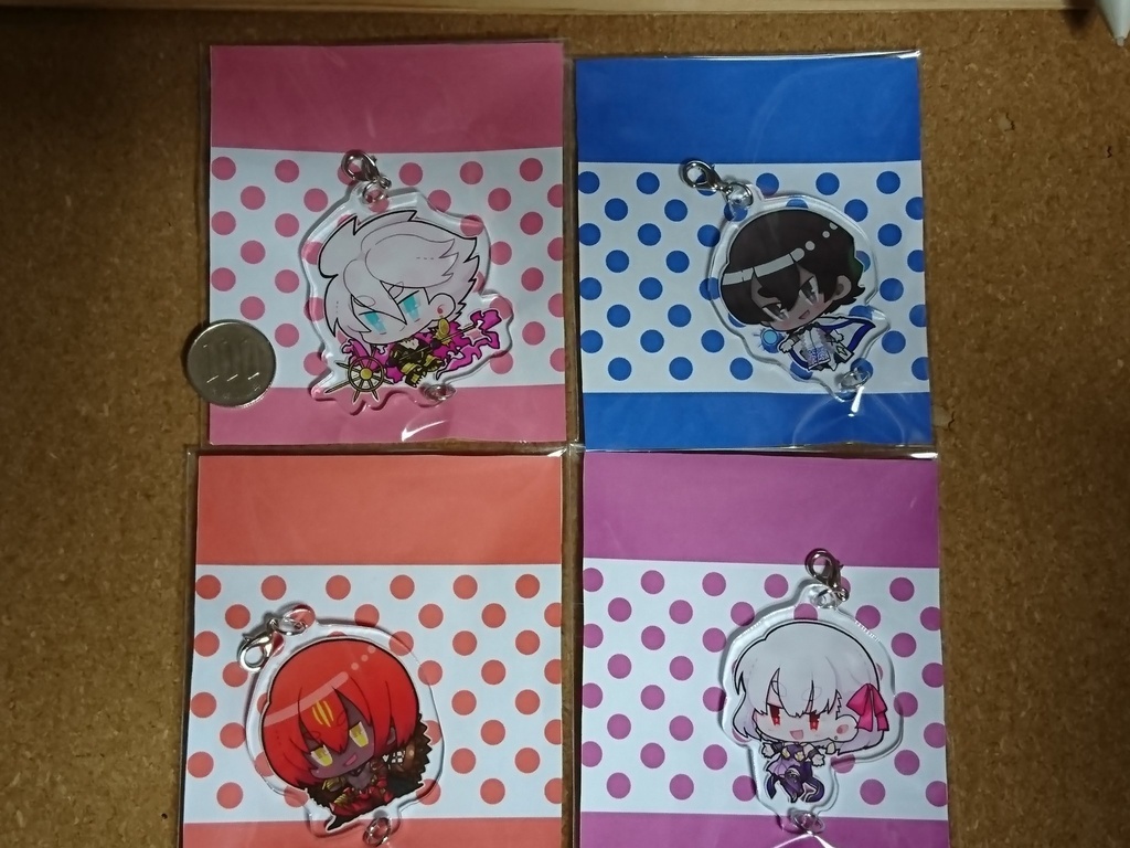 繋がるアクリルキーホルダー