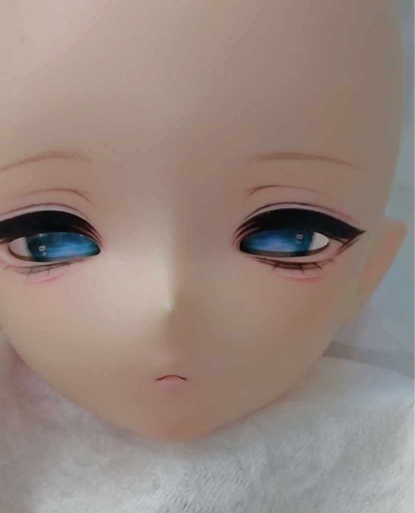 【即納・現品一点もの】imomodoll Miko 手描きメイク済みカスタムヘッド|セミホワイト肌・ランダムウィッグ付き
