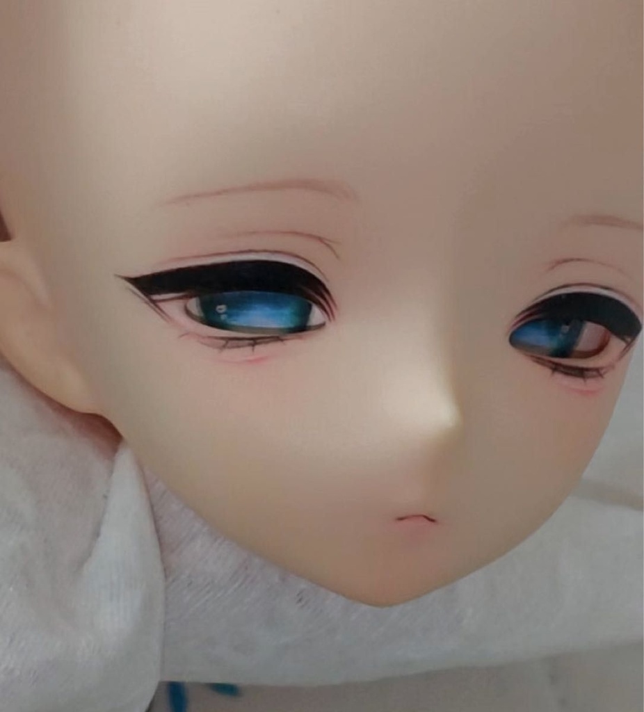 【即納・現品一点もの】imomodoll Miko 手描きメイク済みカスタムヘッド|セミホワイト肌・ランダムウィッグ付き