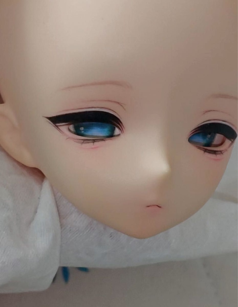 【即納・現品一点もの】imomodoll Miko 手描きメイク済みカスタムヘッド|セミホワイト肌・ランダムウィッグ付き