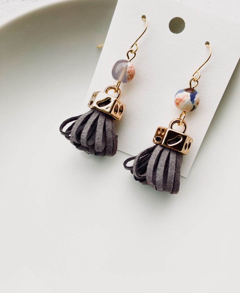 グレータッセルピアス・イヤリング