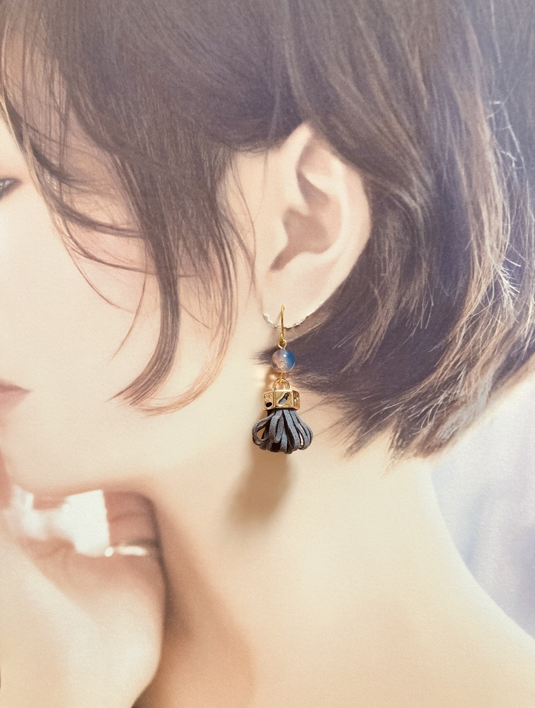 グレータッセルピアス・イヤリング
