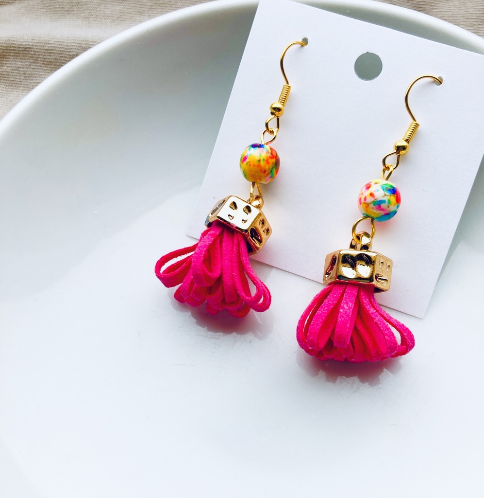 カラフルビーズ×ピンクタッセルピアス・イヤリング