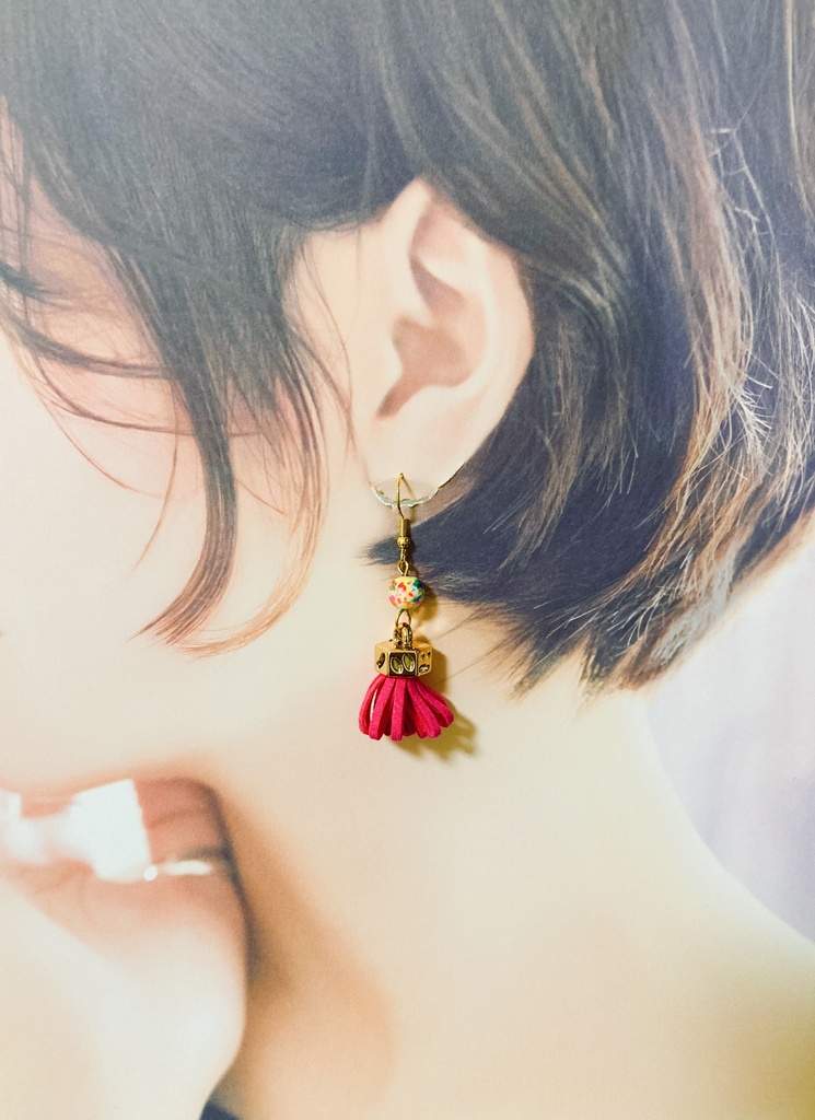 カラフルビーズ×ピンクタッセルピアス・イヤリング