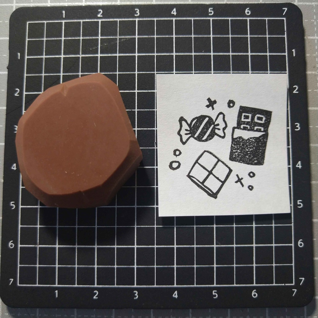 お菓子の消しゴムはんこ
