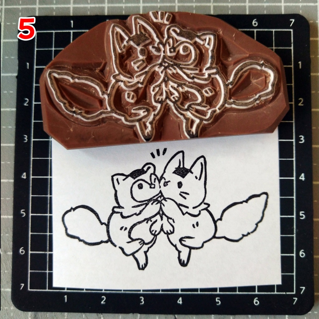 消しゴムはんこ おにぎりな たぬきときつね