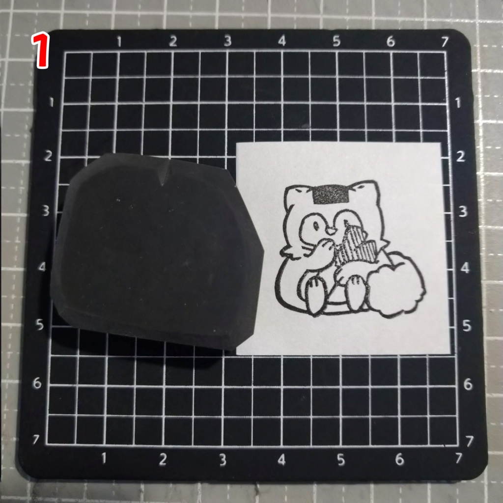 消しゴムはんこ おにぎりな たぬきときつね