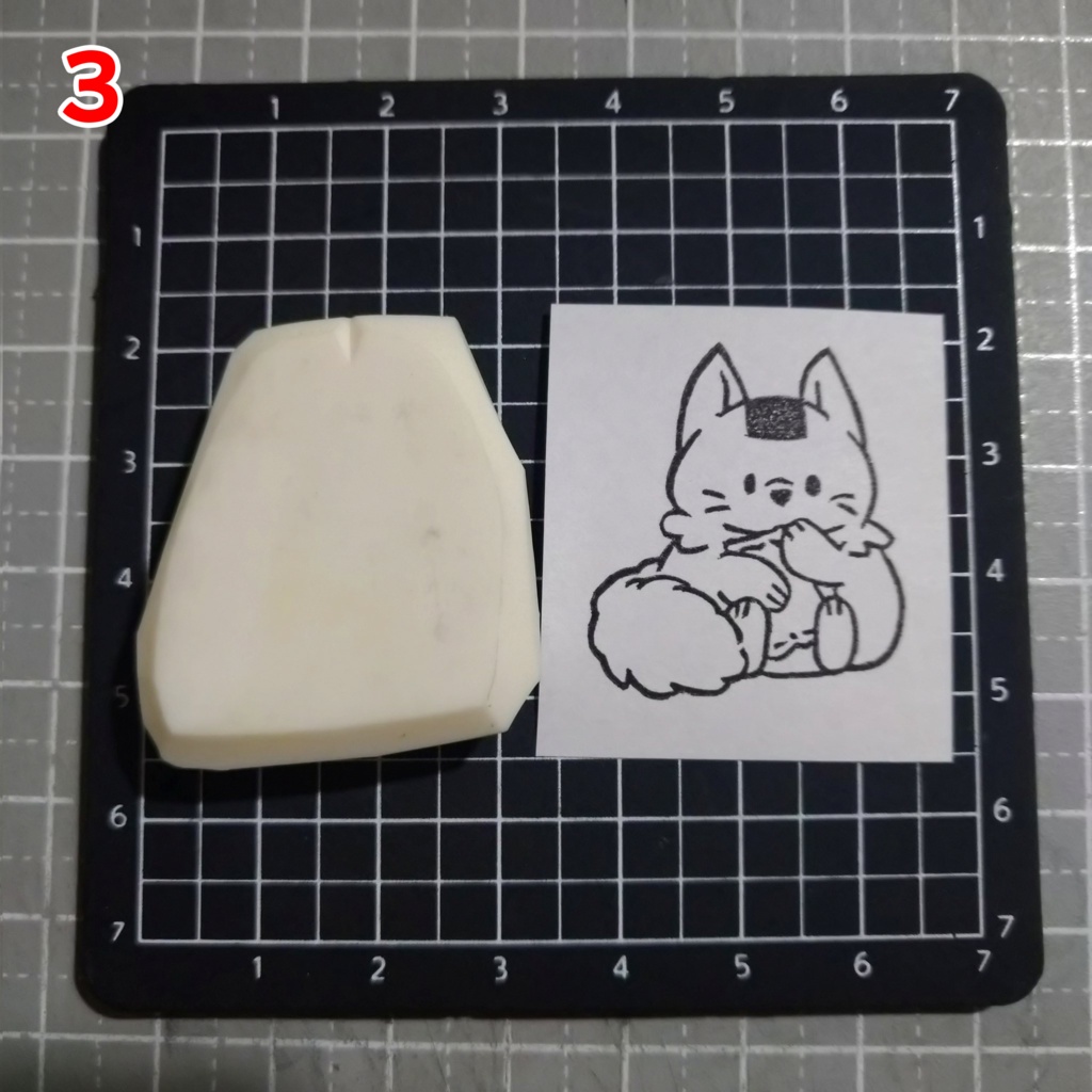 消しゴムはんこ おにぎりな たぬきときつね