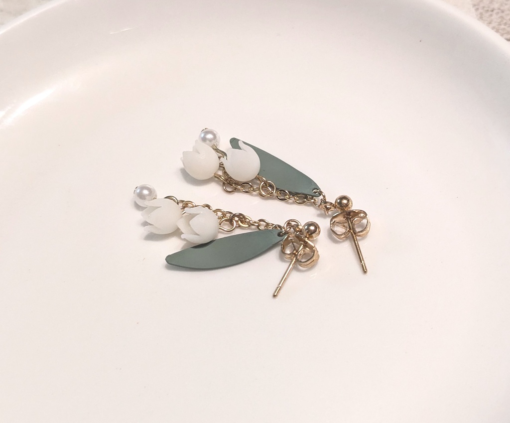 すずらんのピアス