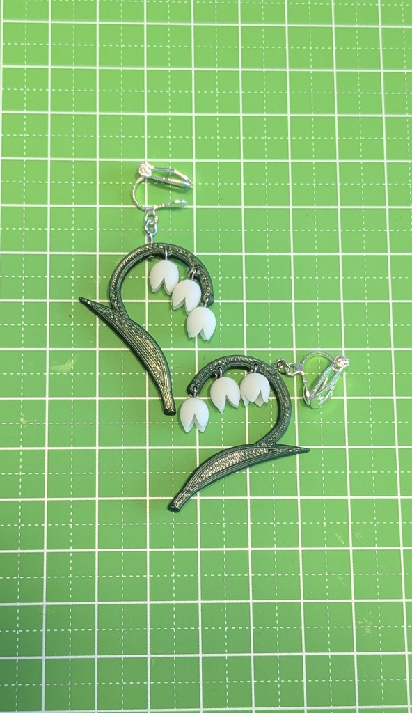 すずらんのイヤリング