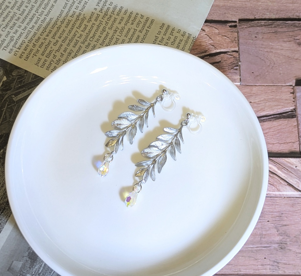 リーフクリスタルピアス