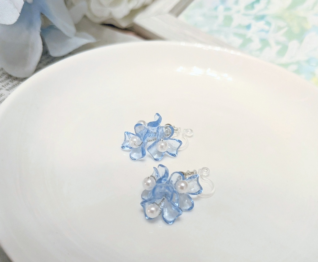 水色のお花イヤリング