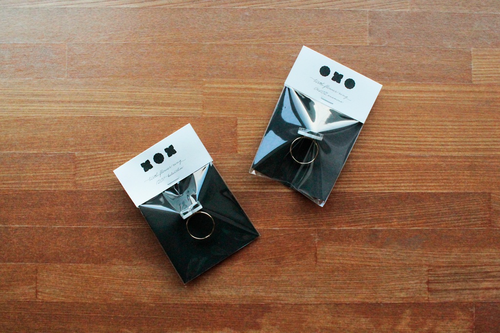 金荒誕生花 リング