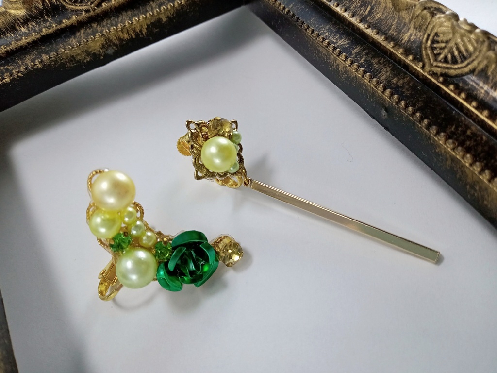 モチーフアクセサリー　アシンメトリーイヤリング　ジャック・アトラス