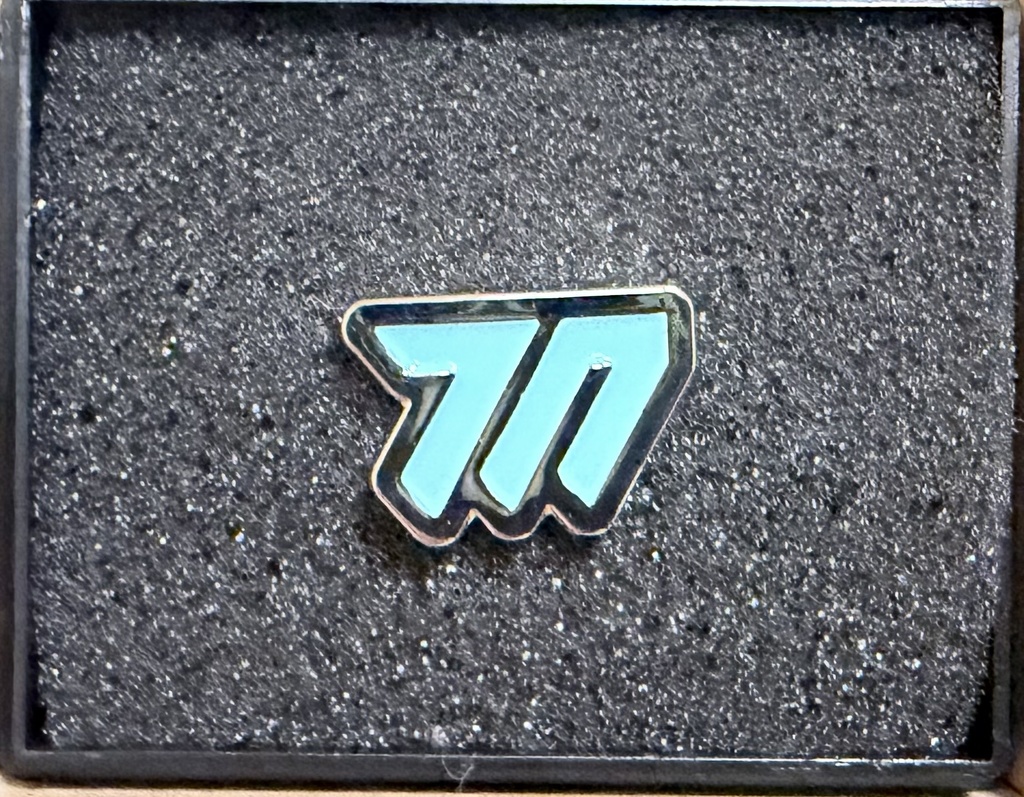 ミレニアム校章バッジ