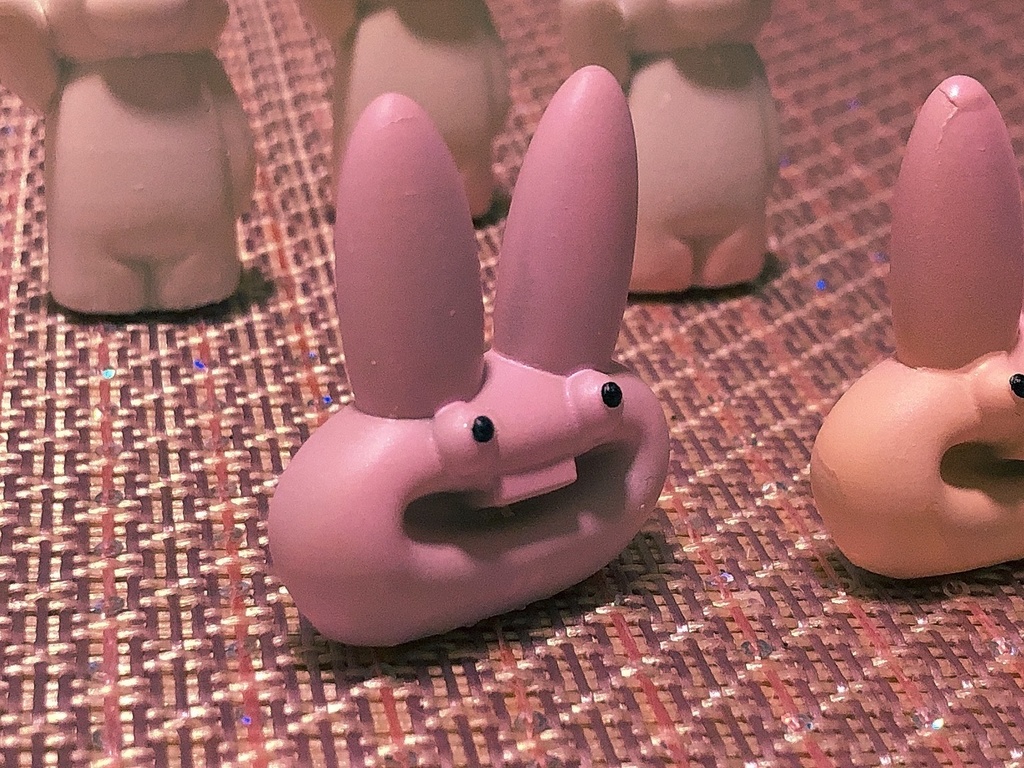 デバのフィギュア　ちいさい　ピンク　