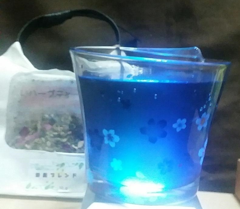 色が変わる!!珍しいハーブティー【涼風(すずかぜ)ブレンド】