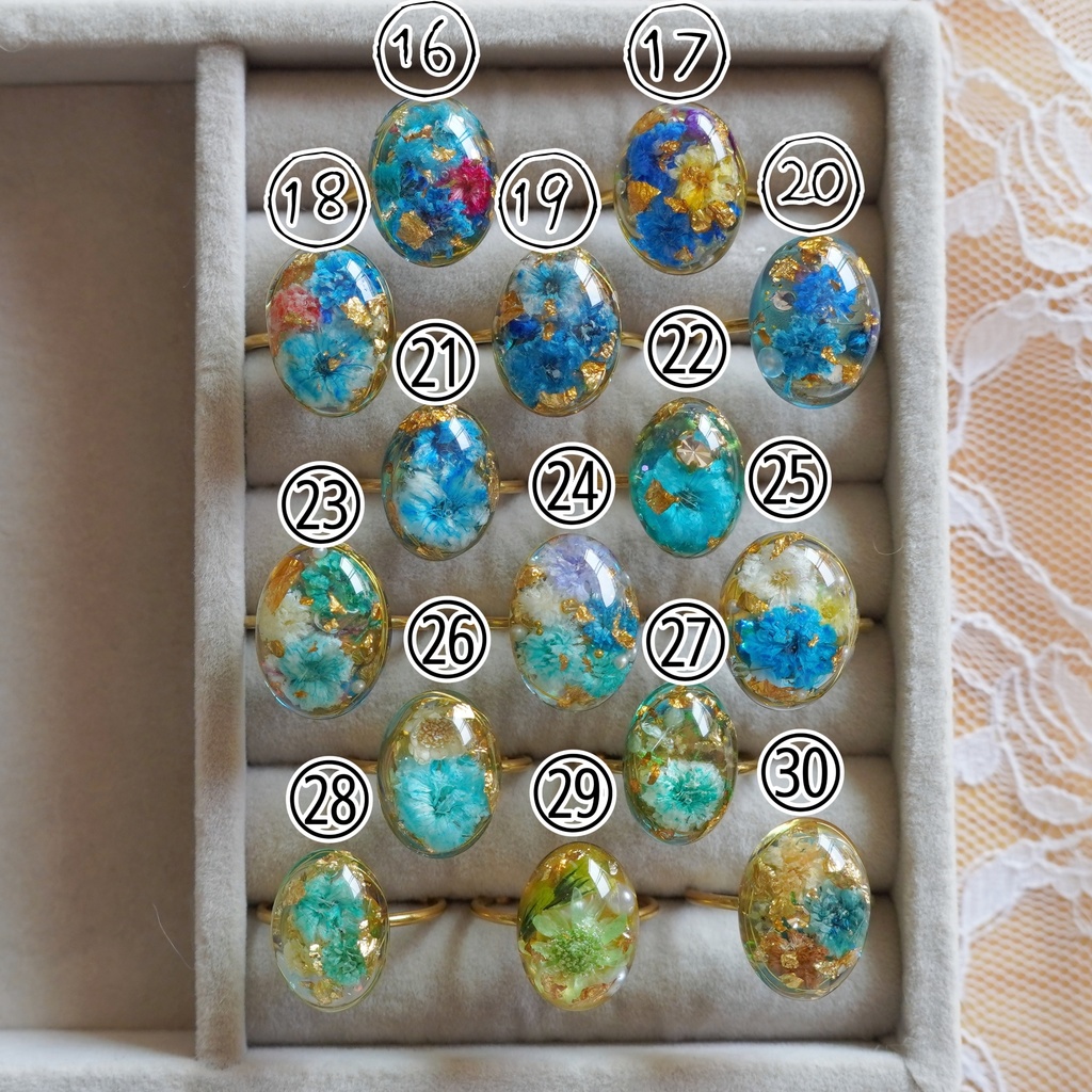 【一点物】お花のレジンリング ドライフラワーのアンティーク風アクセサリー