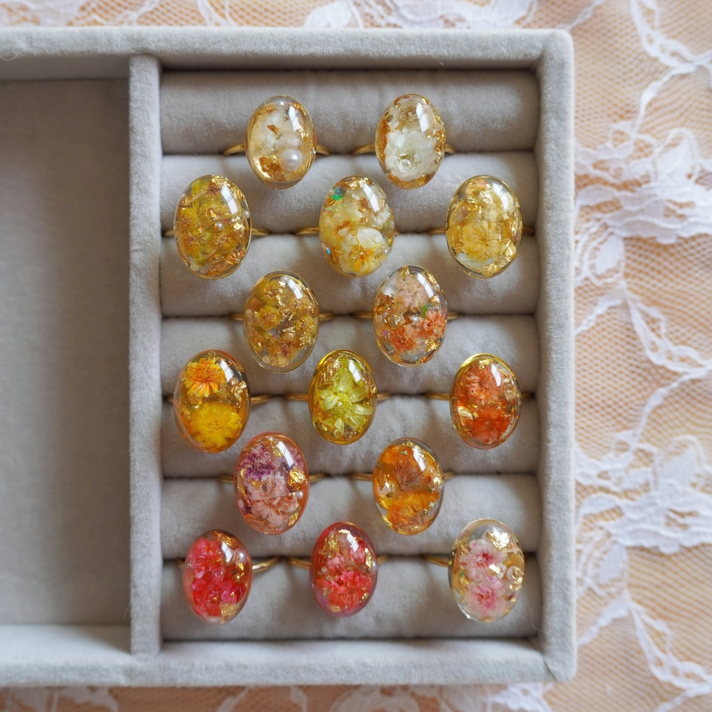 【一点物】お花のレジンリング ドライフラワーのアンティーク風アクセサリー