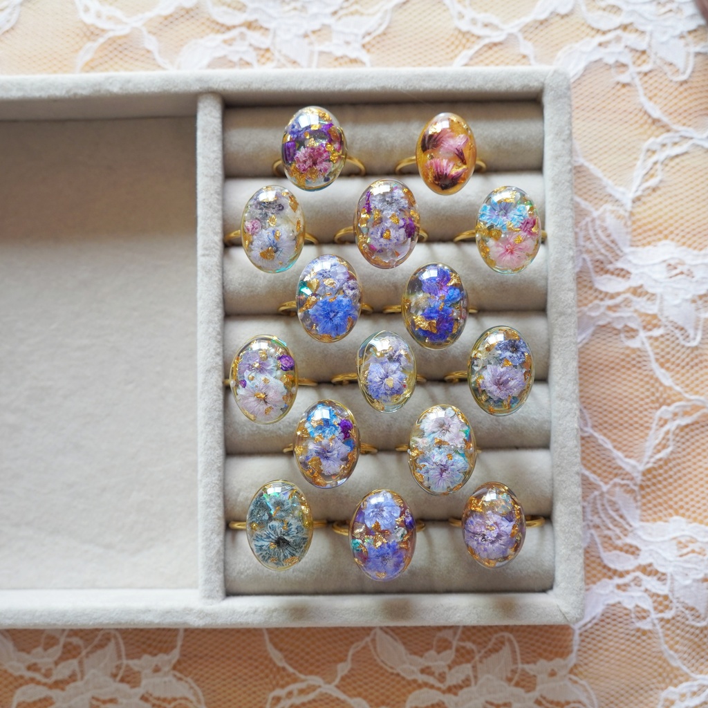 【一点物】お花のレジンリング ドライフラワーのアンティーク風アクセサリー