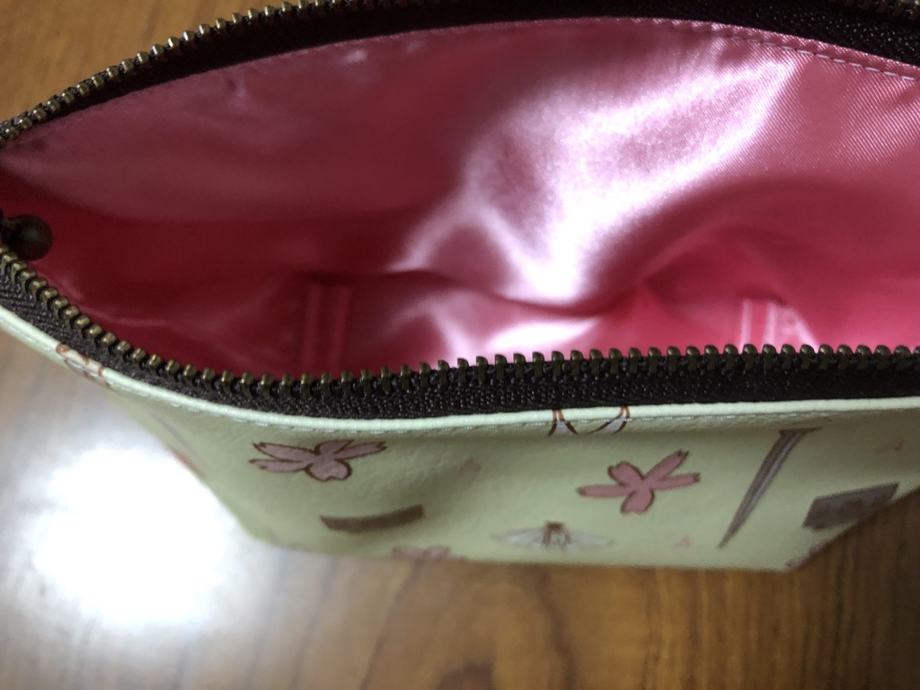 ぬら孫モチーフ 合皮三角ポーチ