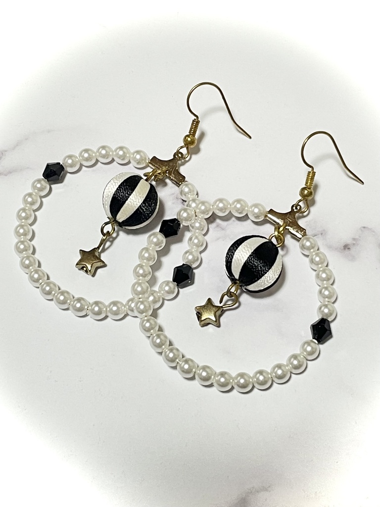 モノクロパールフープピアス
