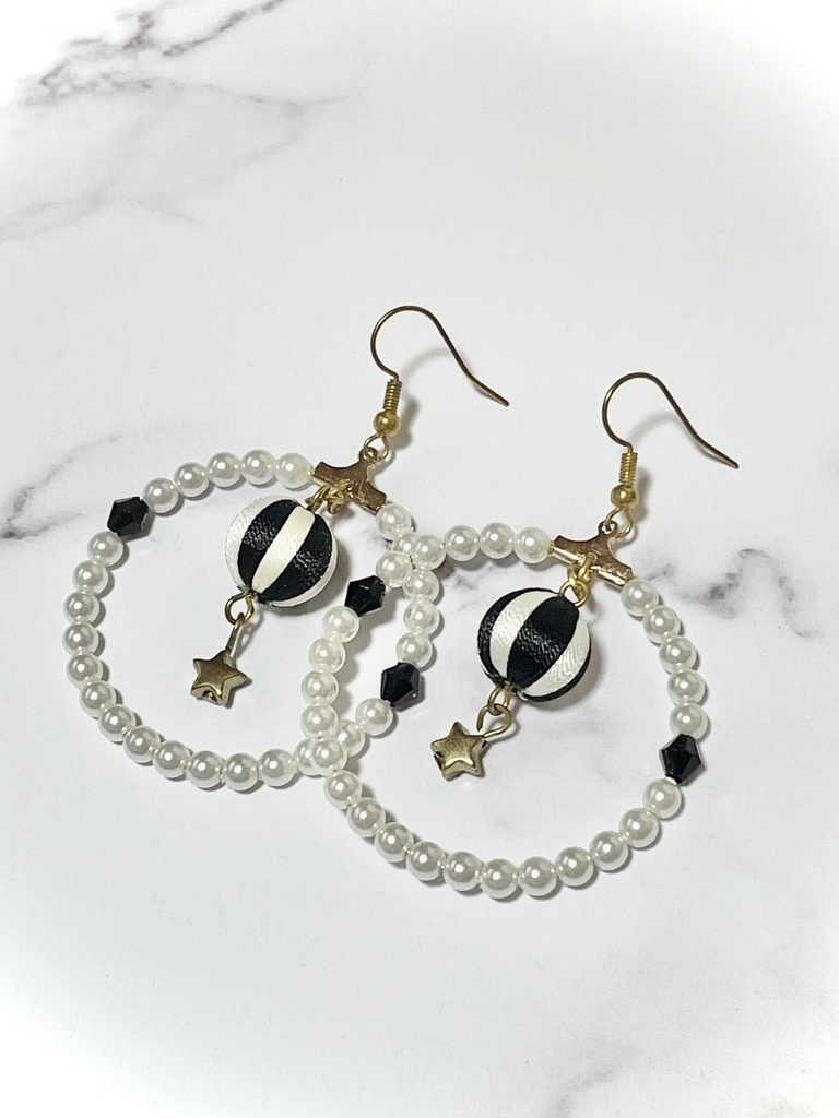 モノクロパールフープピアス