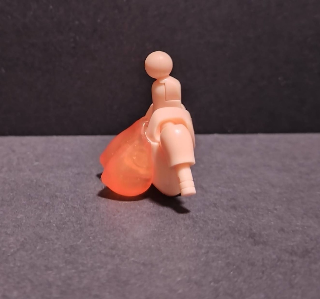 メガミデバイス対応　クリアペールレッド胸パーツ